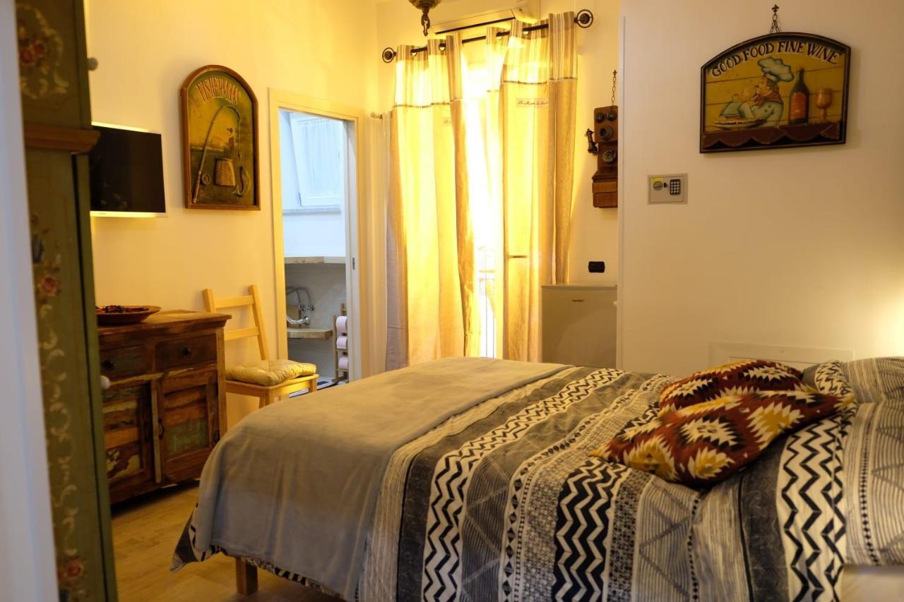 Casa Marina Bed & Breakfast เนเปิลส์ ภายนอก รูปภาพ